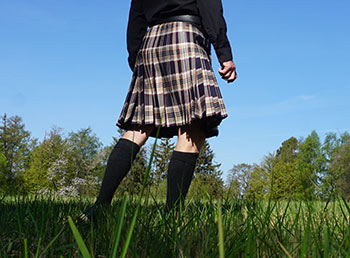 In Ireland readzmade kilt, Stewart Navy tartan